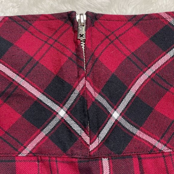 Tripp NYC Women's Red Black Plaid Pleated Mini Skirt Size Large - Picture 11 of 12